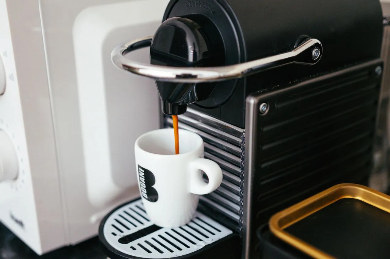 Rengöra kaffebryggare: steg-för-steg med ättika, citronsyra och bikarbonat