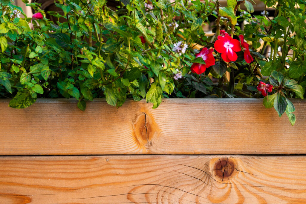 Bygga blomlåda – bygg enkla DIY blomlådor för trädgård och balkong