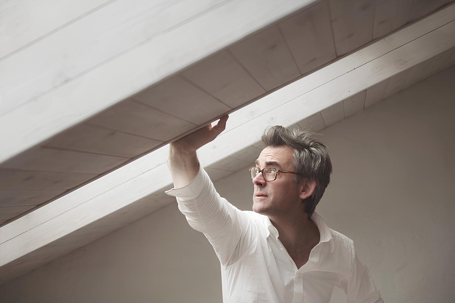 Mark Isitt är en mångsysslare