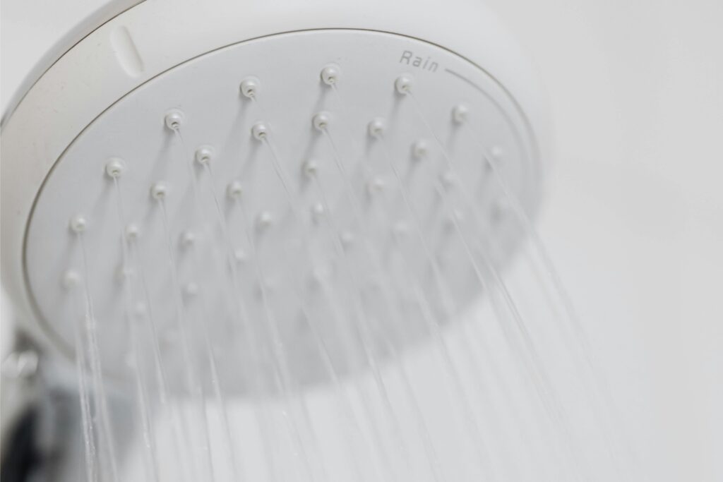 Rengöra duschväggar med kalkborttagare - en praktisk och effektiv metod